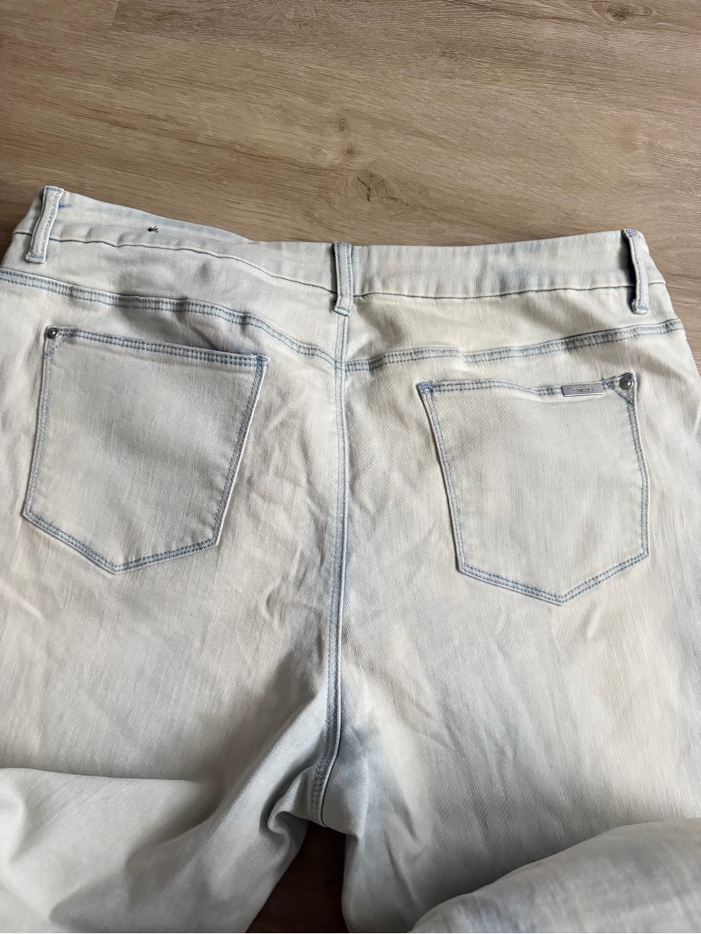 Chico’s So Slimming Girlfriend Ankle Lightwash Patchwork Lace Jeans SZ 2.5 - Picture 7 of 9